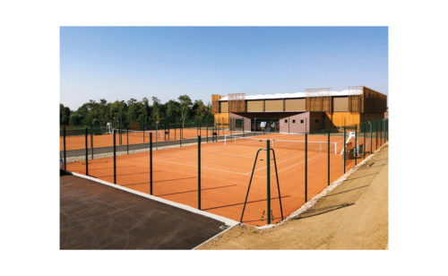 Photo d'une clôture tennis cintrée