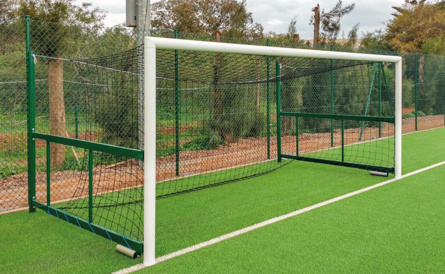 Foldable eight-a-side football goal with integrated net Metalu Plast