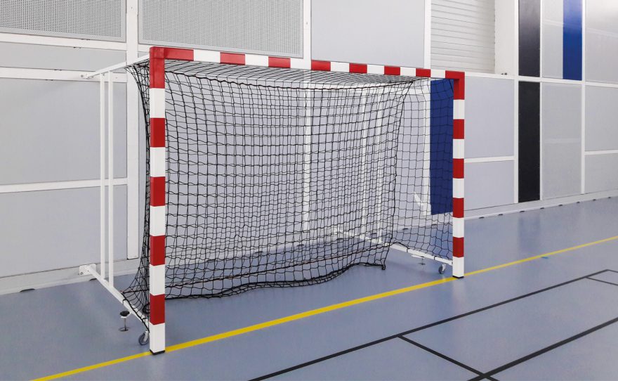 But de handball rabattable sur le mur Metalu Plast matériel sportif