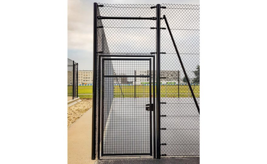 Tennis court door Metalu Plast