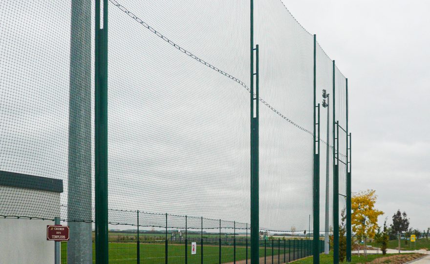 Bipod posts are used for high balloon fences