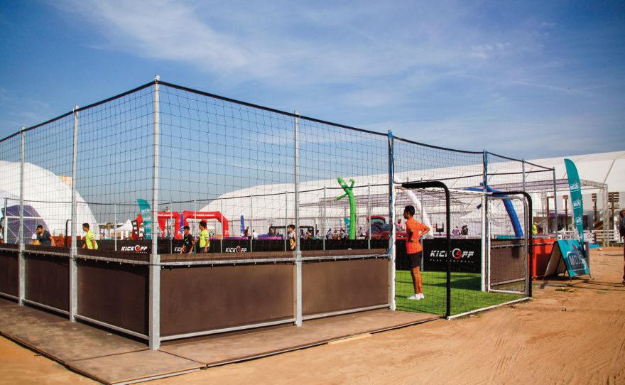 Terrain soccer transportable de chez Metalu plast en Afrique