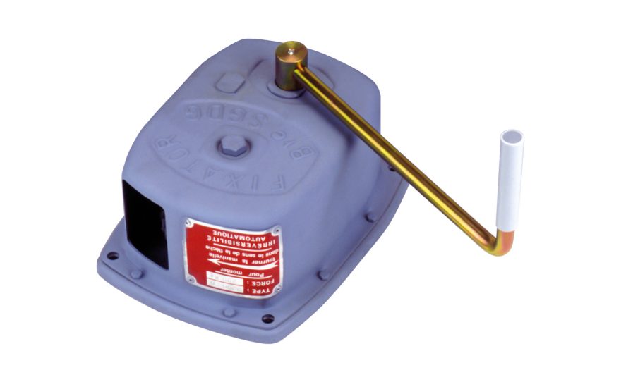 Manual winch for roof mounted basketball goal Manual winch for a roof mounted basketball goal frame Metalu Plast