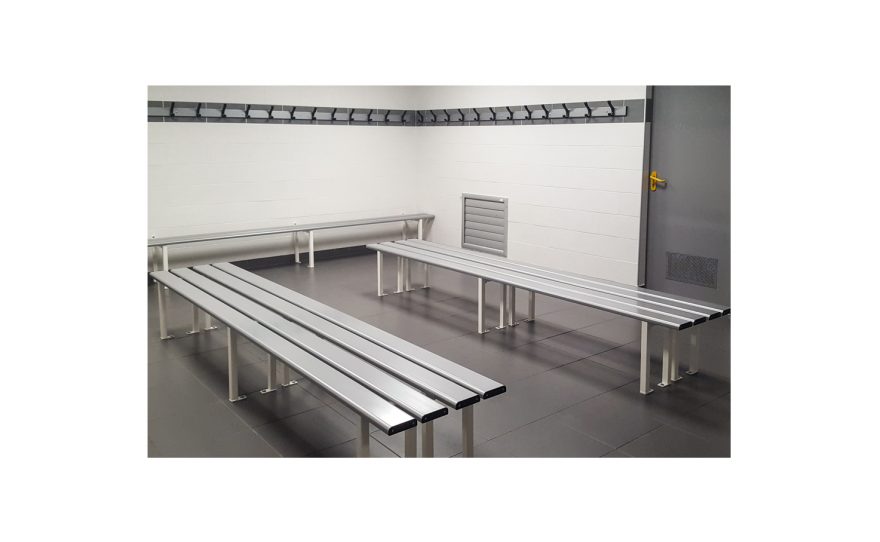 Cloakroom with single benches and coat peg Metalu Plast