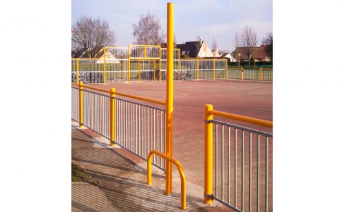 Poteau multi-jeux terrains multisport jaune pour jouer au tennis volley et badminton