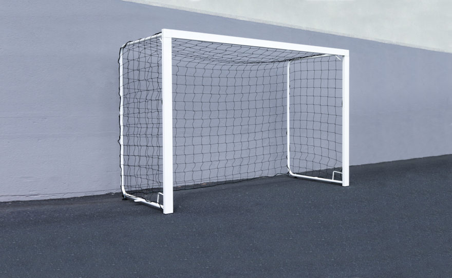 Plastic-coated school handball goal