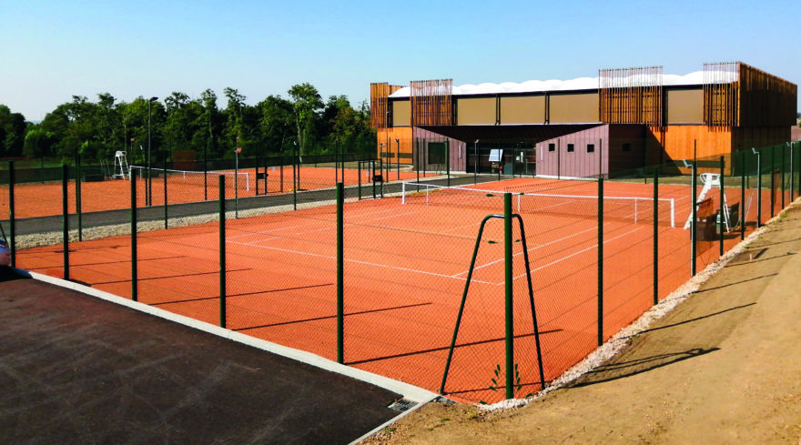 Cloture tennis cintree copie